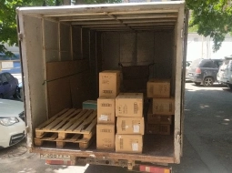 Разгрузили машину с медикаментами